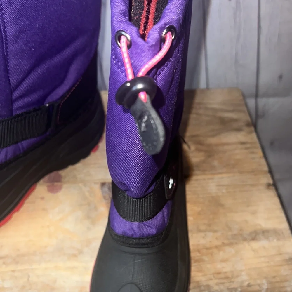 Size 3 Kamik winter snow boot. Velcro strap Warm lining Waterproof exc condition